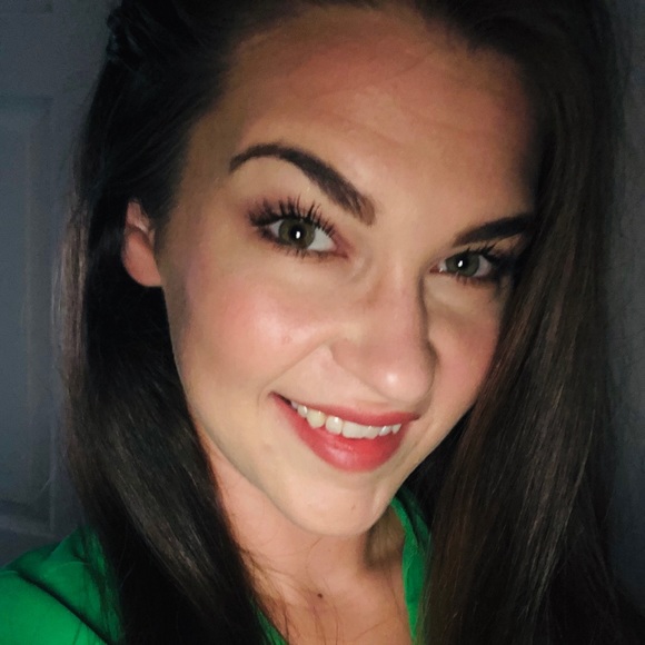 Meet your Posher, Meredith - Picture 2 of 2